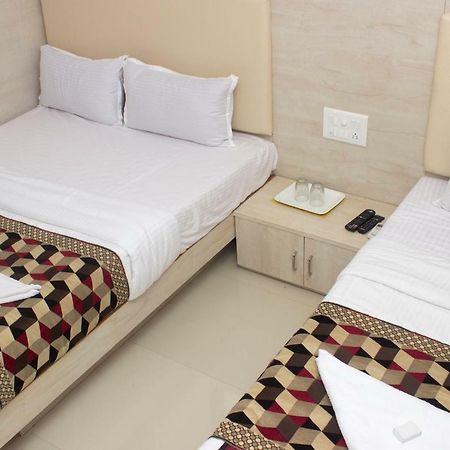 เคเอฟ เรซิเดนซี Hotel มุมไบ ภายนอก รูปภาพ