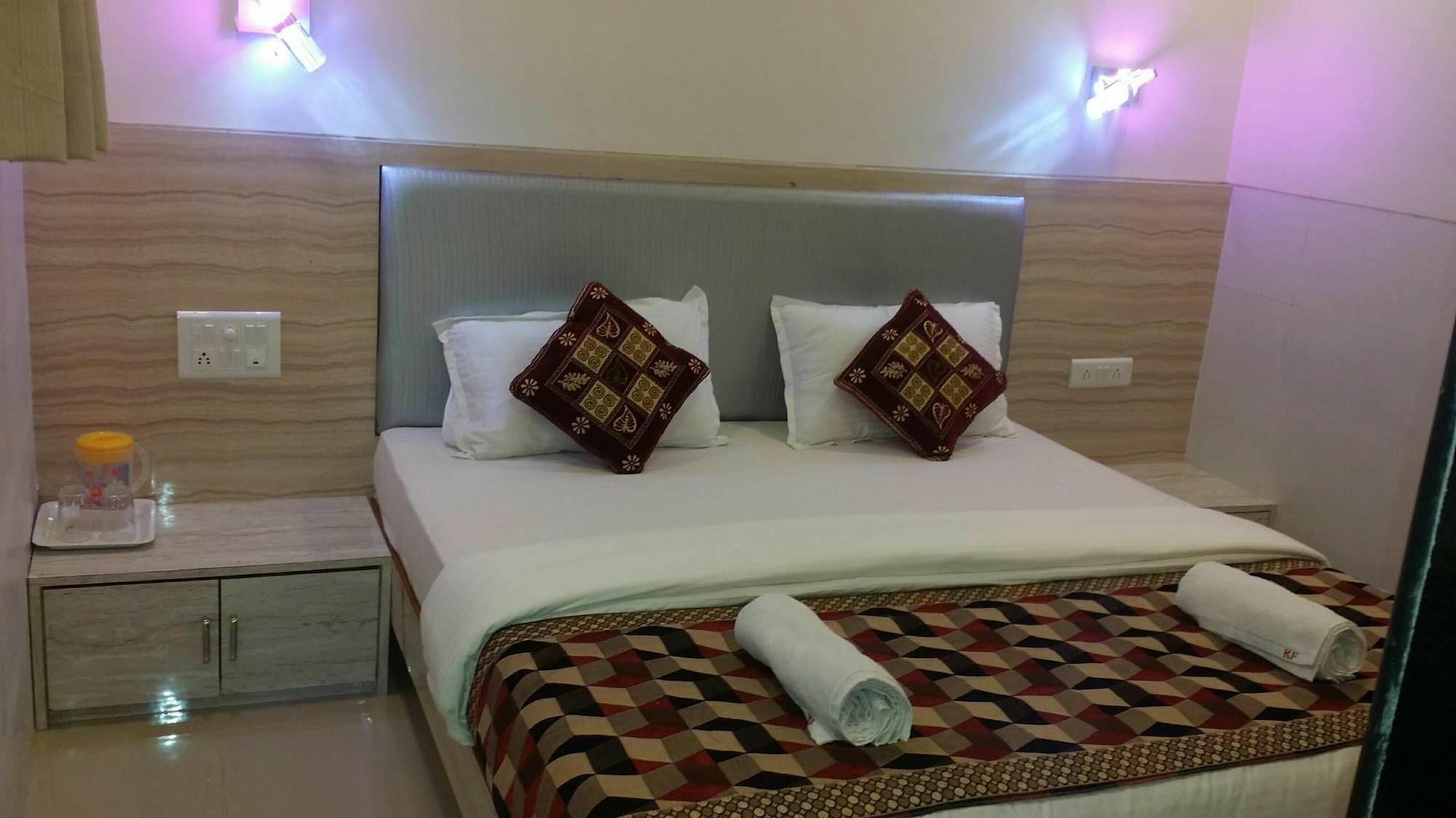 เคเอฟ เรซิเดนซี Hotel มุมไบ ภายนอก รูปภาพ