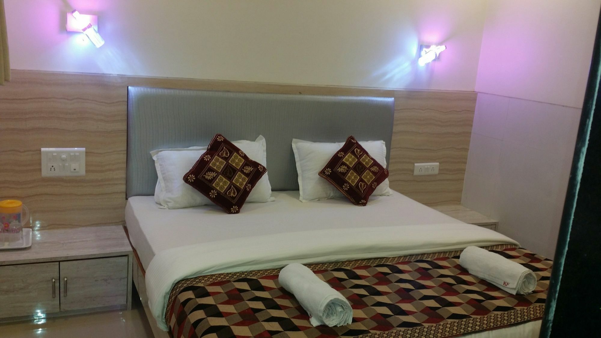 เคเอฟ เรซิเดนซี Hotel มุมไบ ภายนอก รูปภาพ