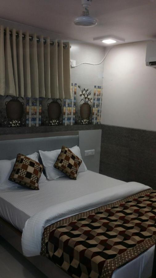 เคเอฟ เรซิเดนซี Hotel มุมไบ ภายนอก รูปภาพ